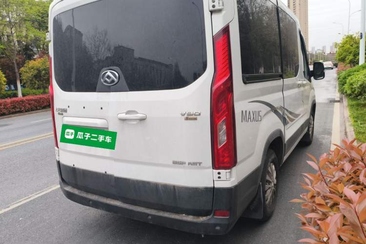 Used SAIC MAXUS Xintu V90 2022 2.0T AMT Yunjie Front-Wheel-Drive Short Wheelbase Mid-Roof Design with Single Rear Tire and 6 Seats