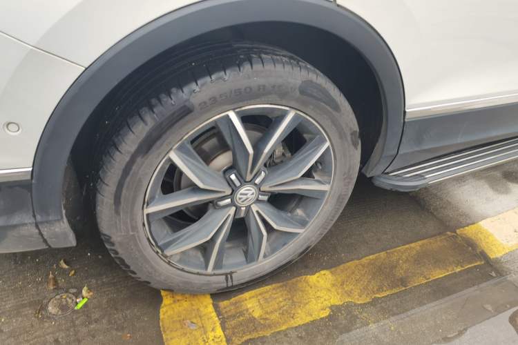 Used Volkswagen Tiguan L 2019 Revised 330TSI Automatic Two-Wheel Drive Smart & Luxury Edition China VI Standard
