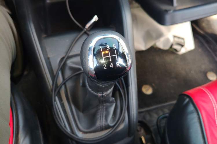 Used Nissan Kicks 2019 1.5L Manual Cool Edition Gear Lever