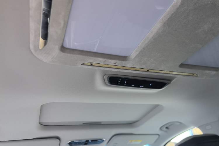 Used SAIC MAXUS G90 2022 2.0T Galaxy Seven-Seater Version