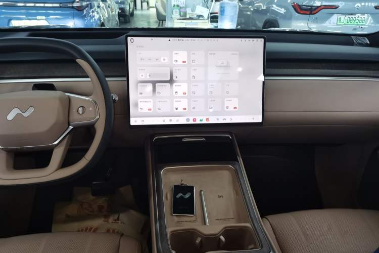 Used ONVO Luxeed L90 2025 Model—Max Six-Seater Version Audio And AC Panel