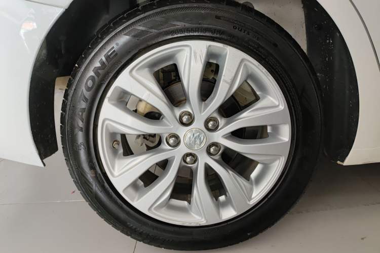 Used Buick GT 2021 Revised Version Flagship 1.5L Automatic Elite Edition Right Rear Wheel Hub