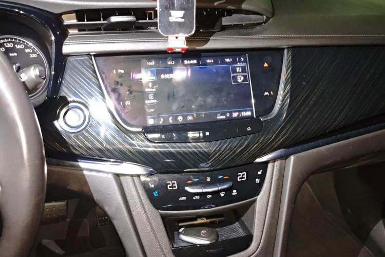 Used Cadillac XT6 2021 28T Six-Seater Four-Wheel-Drive Luxury Version Audio And AC Panel