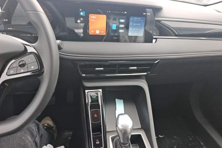 Used Roewe i5 2023 1.5L CVT Luxury Edition Audio And AC Panel