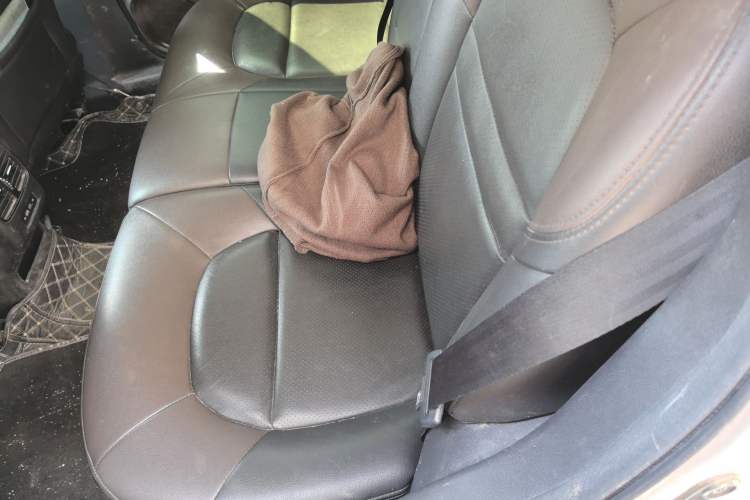 Used GAC Trumpchi GS4 2017 235T Manual Two-Wheel Drive Luxury Edition Left Rear Seat