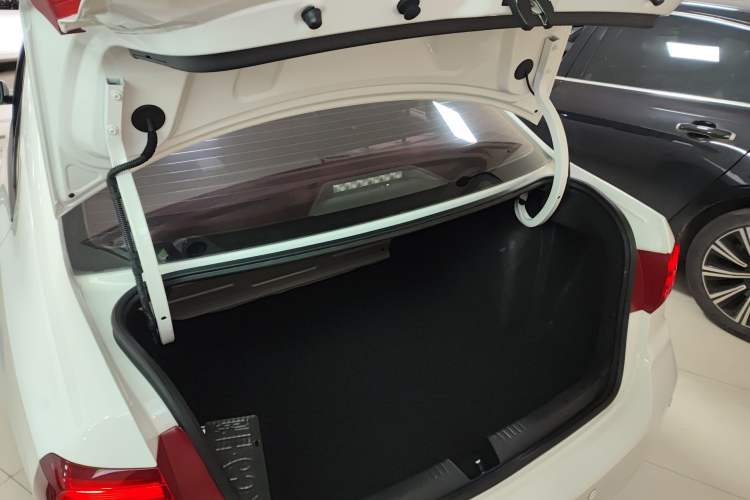 Used Volkswagen Santana 2021 1.5L Manual Fashion Edition Trunk