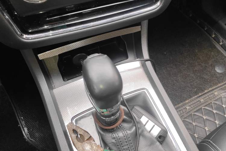 Used Roewe i6 2018 20T Automatic Flagship Edition Gear Lever