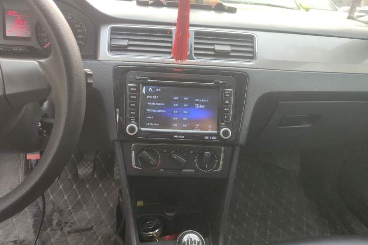 Used Volkswagen Santana 2013 1.6L Manual Comfort Edition