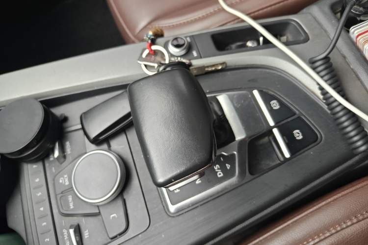 Used Audi A4L 2018 30th Anniversary Edition 40 TFSI Trendy Model Gear Lever