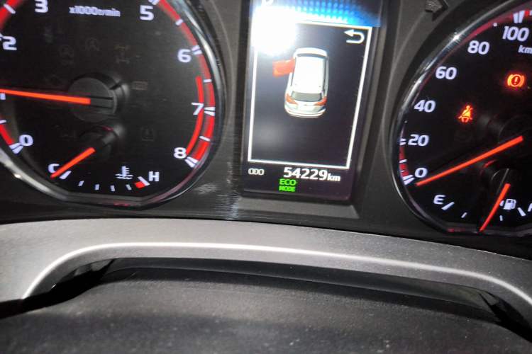 Used Toyota RAV4 2019 2.0L CVT Two-Wheel Drive Fashion X Limited Edition China VI Standard Odometer Close Up