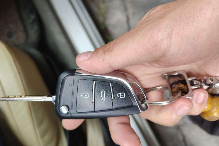 Used Hyundai Verna (older generation) 2010 Sedan 1.4L Automatic Fashionable GT Model Vehicle Key