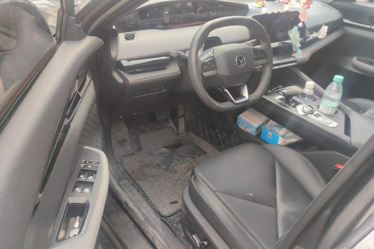 Used CHANGAN UNI-V 2022 1.5T Prestige Version
