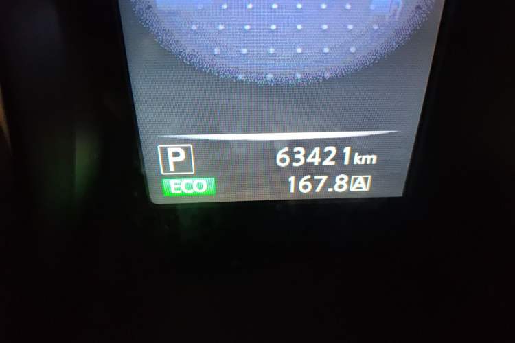 Used Nissan Qashqai 2016 2.0L CVT Elite Edition Odometer Close Up