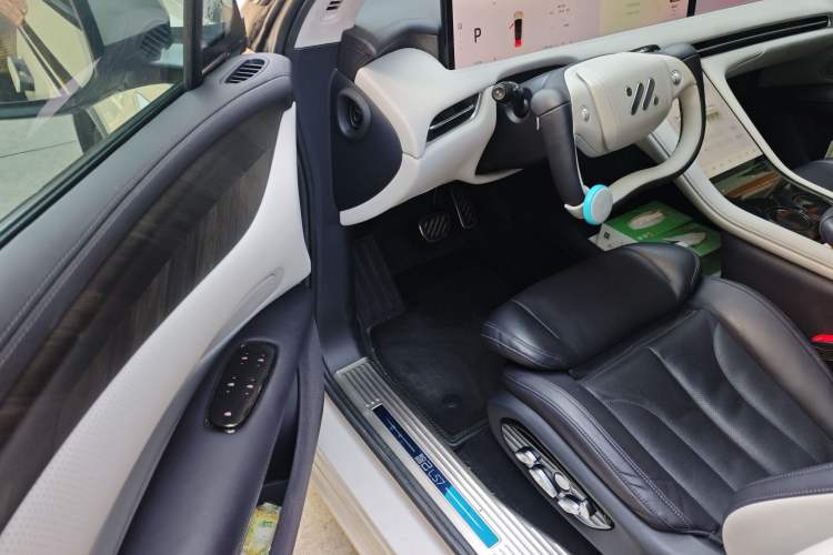 Used IM LS7 2023 100kWh Lux All-Wheel-Drive Version