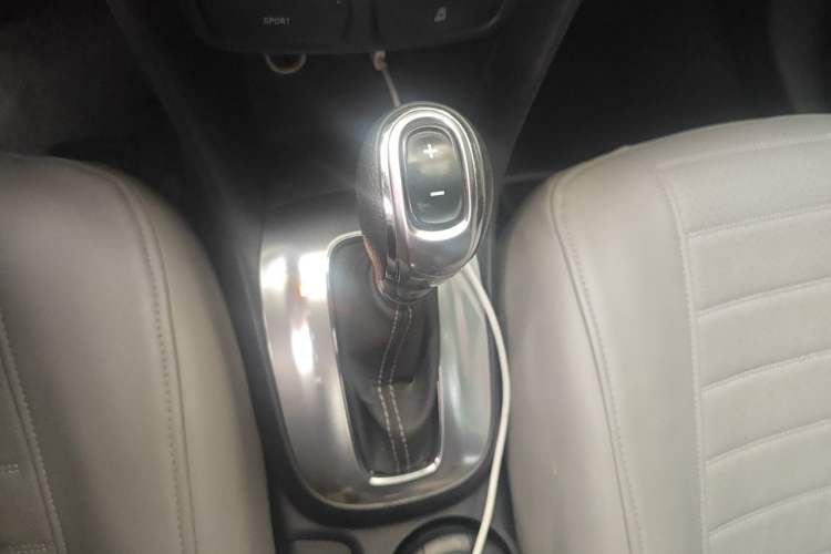 Used Buick Encore 2015 1.4T Automatic Two-Wheel Drive Urban Elite Version
