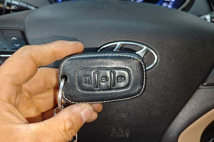 Used Hyundai Sonata 2014 2.0L Automatic Luxury Edition Vehicle Key