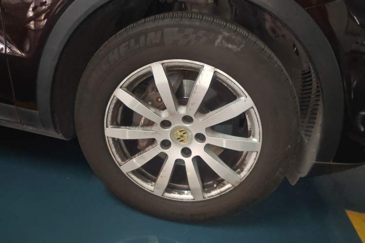 Used Porsche Cayenne 2018 Cayenne 3.0T Right Front Wheel Hub