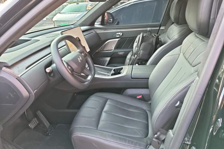 Used ONVO Luxeed L90 2025 Model—Pro Six-Seater Version