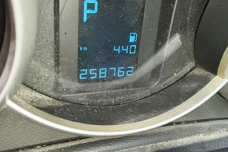 Used Chevrolet Cruze 2013 1.8L SE AT Odometer Close Up