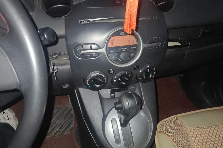 Used Mazda 2 2012 Hatchback Xuan Dong 1.3L Automatic Standard Edition