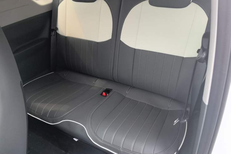 Used Geely Galaxy Panda 2024 Panda Mini 200km Endurance Bear Left Rear Seat