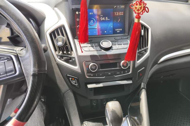 Used Dongfeng Aeolus AX7 2015 2.3L Automatic ZhiZun Version
