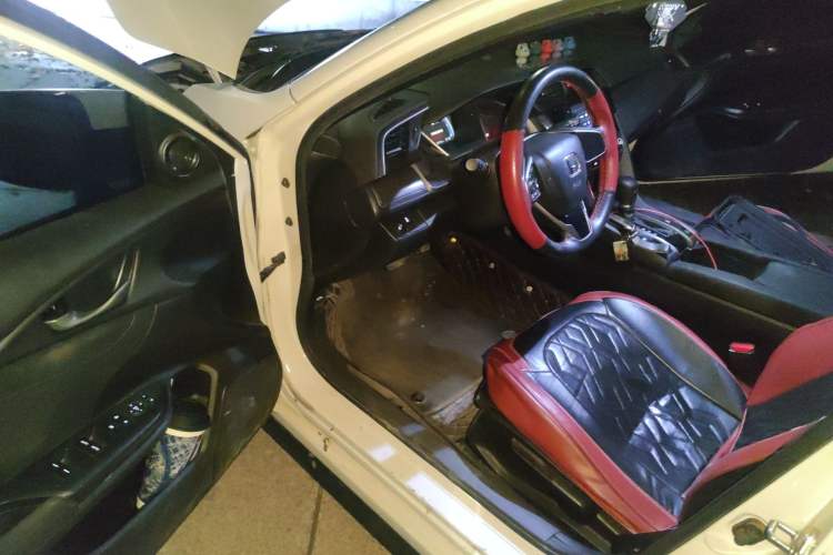 Used Honda Civic 2021 HATCHBACK 220TURBO CVT New Trendsetter
