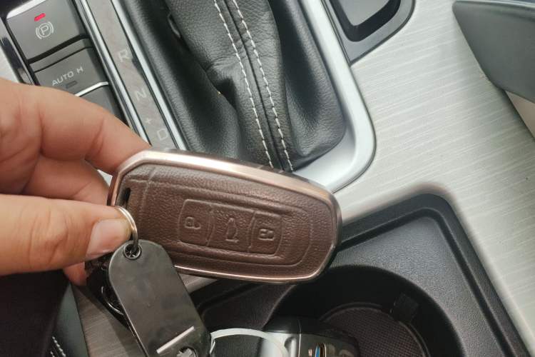 Used Geely Auto Emgrand X7 Sport 2018 1.8TD Automatic Two-Wheel Drive Smart Connect 4G Internet Edition Vehicle Key