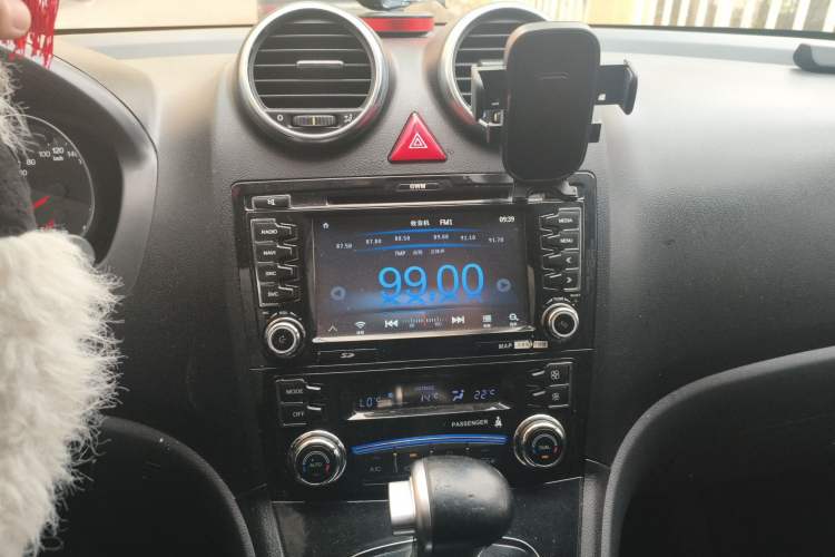 Used Haval H6 2016 Upgraded Model 1.5T Automatic Two-Wheel Drive Elite Version Audio And AC Panel