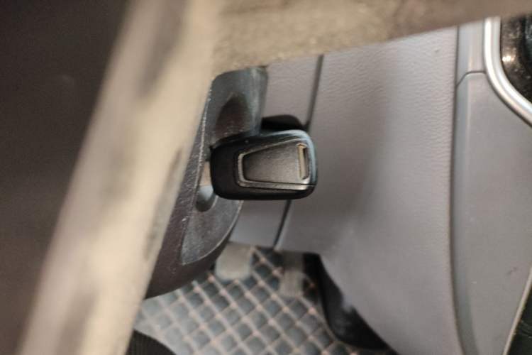 Used SAIC MAXUS Xintu V80 2021 2.0T Manual Classic Aoyuntong Short Wheelbase Mid-Roof 5/6-Seater