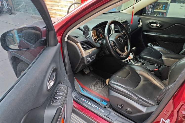 Used Jeep Cherokee 2016 2.0L Superior Edition