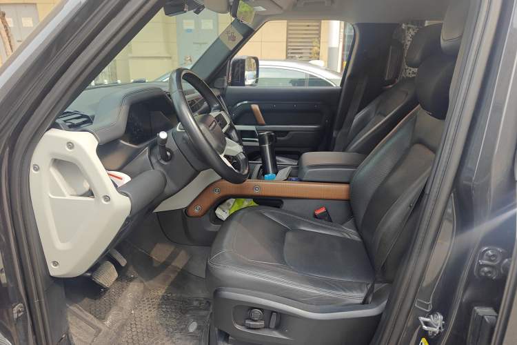 Used Land Rover Defender 2023 Facelift 110 3.0T P400 Dark Edition
