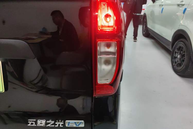 Used Wuling Zhiguang New Energy 2025 Comfort Model Exterior 3