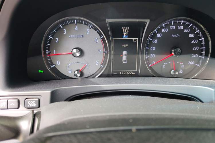 Used Toyota Crown 2015 2.0T Fashion Edition Odometer Close Up
