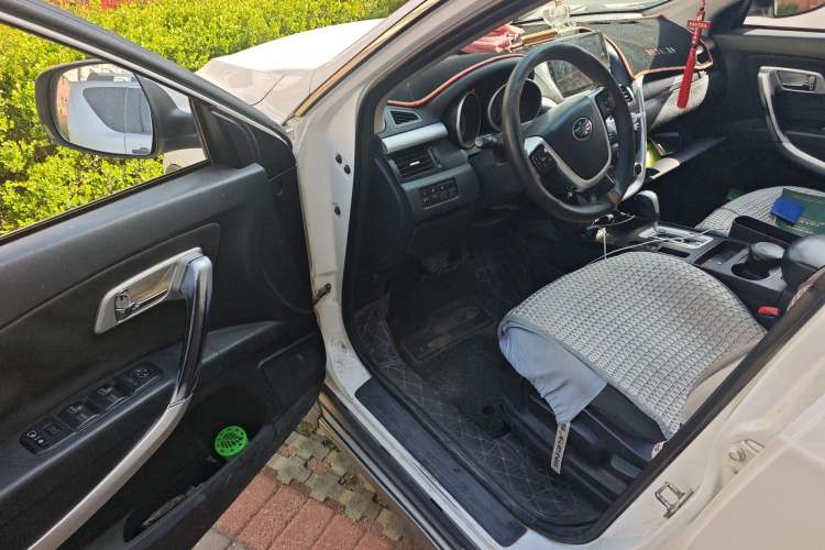 Used Bestune X80 2013 2.0L automatic comfort version Driver Seat