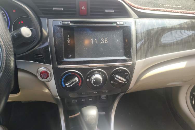 Used Honda Crider 2013 1.8L automatic luxury edition Audio And AC Panel