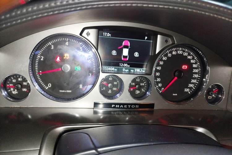 Used Volkswagen Phaeton 2011 4.2L V8 4-seat Extended-Range Individual Edition Instrument Cluster