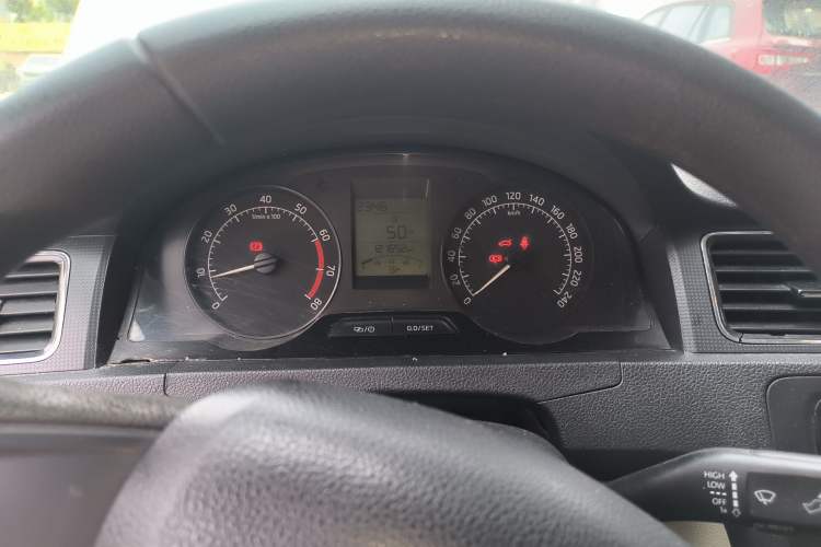 Used Skoda Rapid 2013 1.6L Manual Smart Selection Model Instrument Cluster