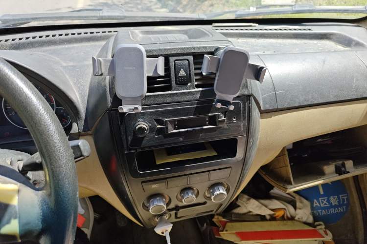 Used Dongfeng Xiaokang C37 2012 1.4L Standard Edition DK13-06
