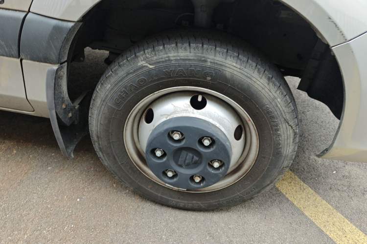 Used Foton Toano 2023 2.8T Manual Jixiang Van Extended Wheelbase Mid-Height Roof Rear Dual Tires 3-Seater