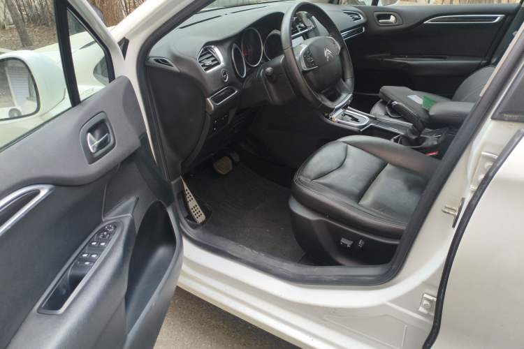 Used Citroen C4L 2013 1.6 THP Automatic Impression Edition
