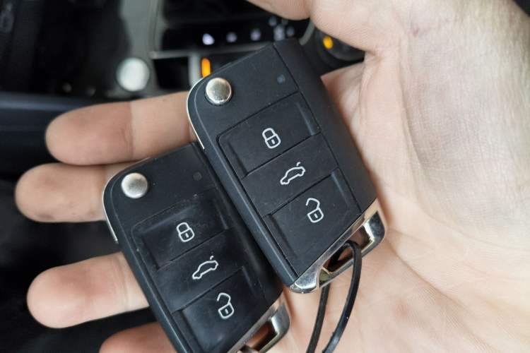 Used Volkswagen Tiguan L 2022 380TSI Automatic All-Wheel Drive R-Line Enhanced Comfort 7-Seater Vehicle Key