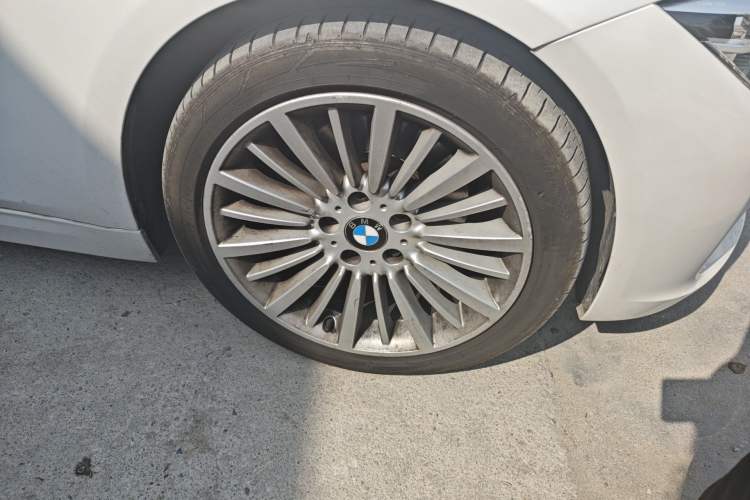 Used BMW 3 Series 2018 320Li Fashion Model Right Front Wheel Hub