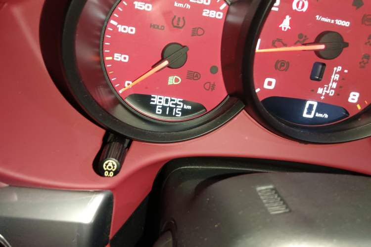 Used Porsche 718 2019 Boxster T 2.0T Odometer Close Up