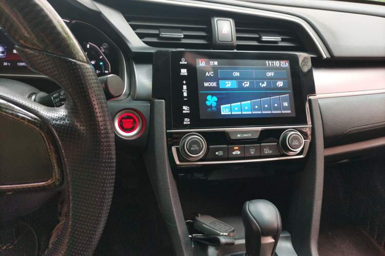 Used Honda Civic 2016 220TURBO CVT Luxury Edition Audio And AC Panel