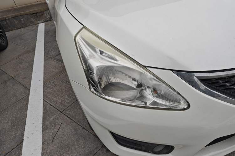 Used Nissan Tiida 2011 1.6L CVT Comfort Model Right Front Headlight