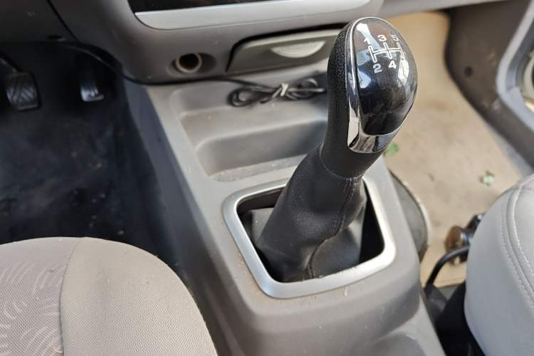 Used BAIC Weiwang M20 2015 1.2L economy version A122 Gear Lever