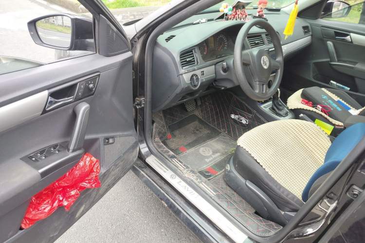 Used Volkswagen Lavida 2013 Revised Classic 1.6L Automatic Fashion Edition Driver Seat