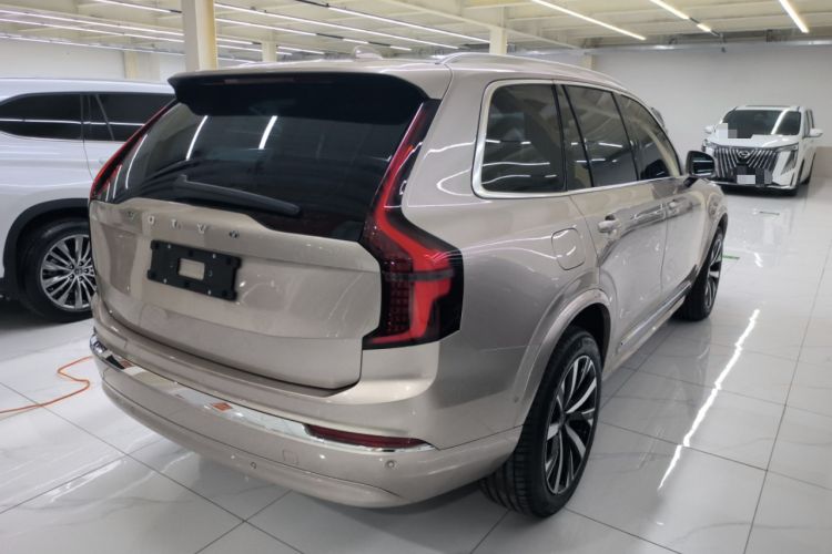 Used Volvo XC90 2025 Facelifted B6 Zhiyuan Luxury Version with 6 Seats
