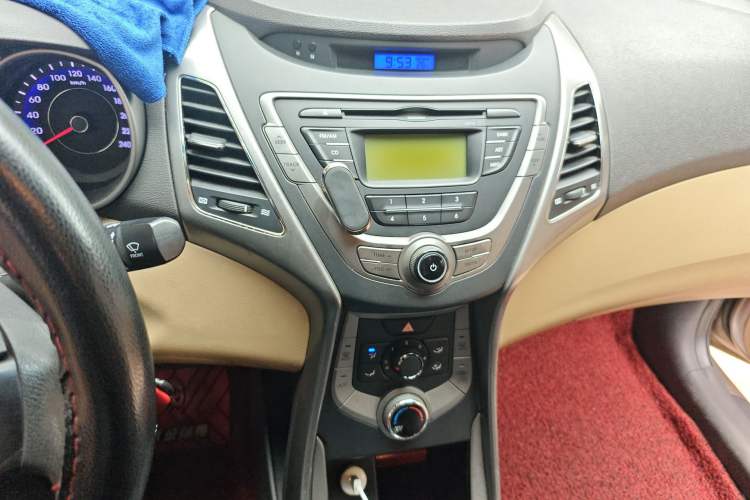 Used Hyundai Elantra (5th Generation / Langdong) 2012 1.6L Automatic Fashion Edition Audio And AC Panel
